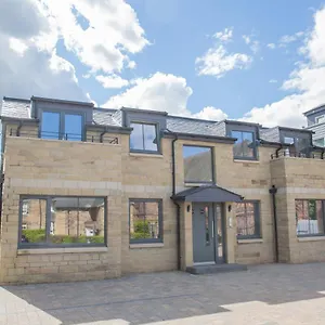 Stylish Modern Newly Built 15 Min From Centre Apartment